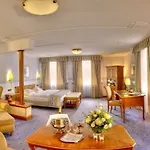 מלון Allee 4*